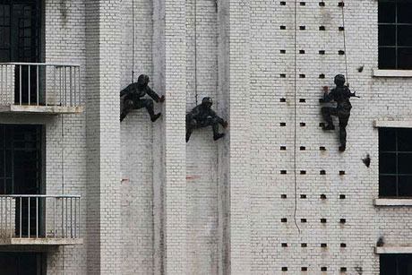 北京衛(wèi)戍區(qū)警衛(wèi)三師向中外記者開放[組圖]