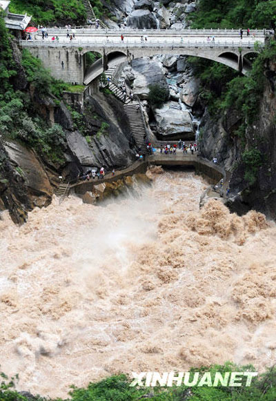 雄奇壯美虎跳峽[組圖]