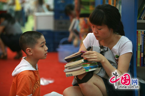 重慶讀書月倡導全民讀書 共建書香城市[組圖]