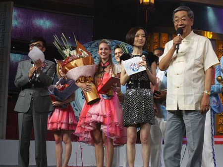 第八屆“漢語橋”比賽在長沙落幕[組圖]