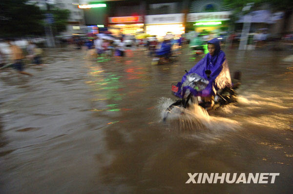 “天鵝”余威肆虐 ?？诔蓾蓢鳾組圖]