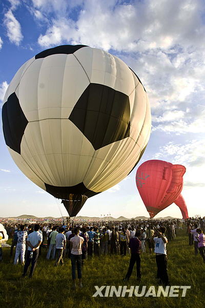 首屆中國•包頭秦長城熱氣球節開幕[組圖]