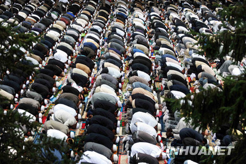 西寧穆斯林群眾進(jìn)入齋月[組圖]