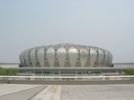 網(wǎng)絡媒體山東行探訪濟南奧體中心——“東荷西柳”