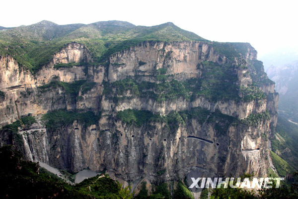 太行山“掛壁公路”[組圖]