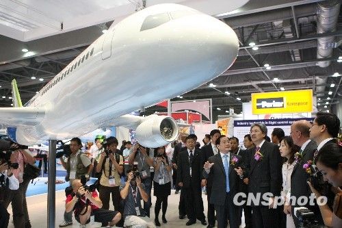 國(guó)產(chǎn)大客機(jī)外形樣機(jī)亮相 2016年交付使用(圖)