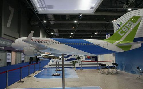 國(guó)產(chǎn)大客機(jī)外形樣機(jī)亮相 2016年交付使用(圖)