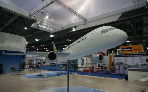 國產(chǎn)大客機(jī)外形樣機(jī)亮相 2016年交付使用(圖)