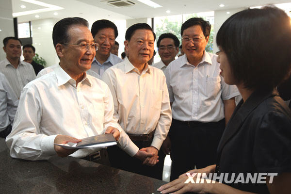 努力推進社會事業(yè)的改革和發(fā)展 ——溫家寶總理在遼寧考察紀實