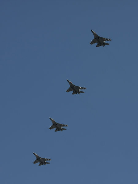 國慶閱兵空中梯隊首次進行全編隊預演[組圖]