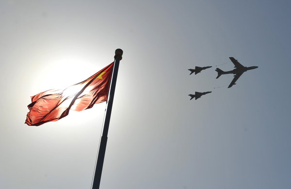 國慶閱兵空中梯隊首次進行全編隊預演[組圖]