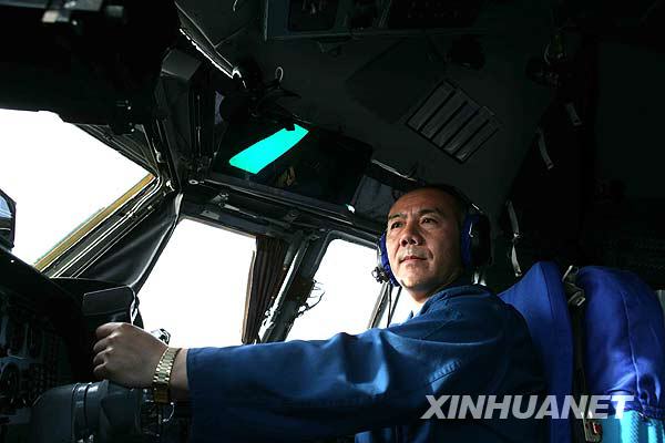 空中12個梯隊(duì)帶隊(duì)長機(jī)[組圖]