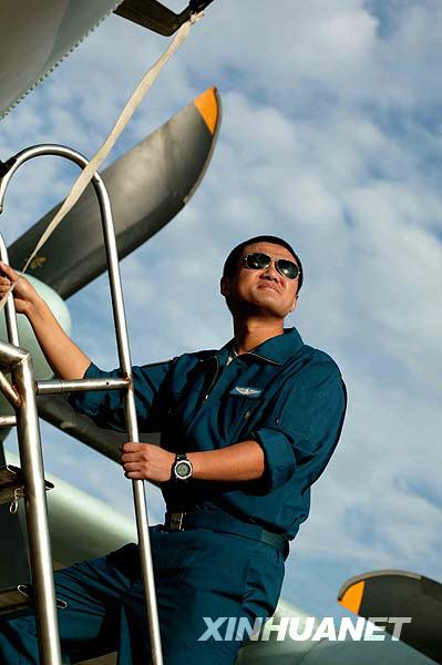 空中12個梯隊帶隊長機[組圖]