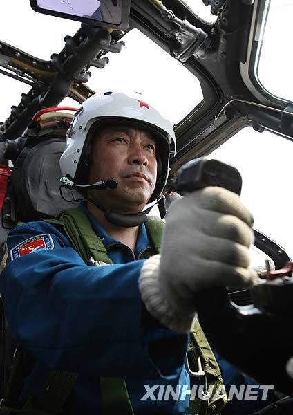 空中12個梯隊帶隊長機[組圖]