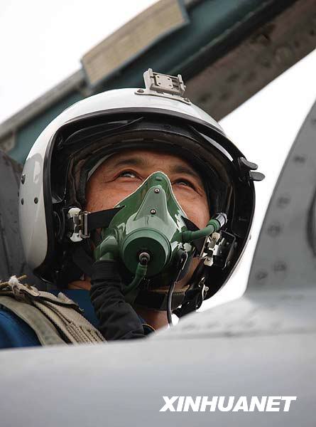 空中12個梯隊帶隊長機[組圖]