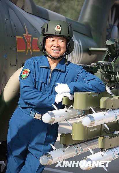 空中12個梯隊帶隊長機[組圖]