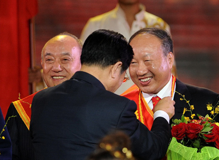 海航集團陳峰董事長榮獲“新中國成立以來最具影響力勞動模范”稱號