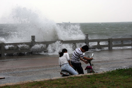“凱薩娜”來勢洶涌 海南經受風雨洗禮(圖)