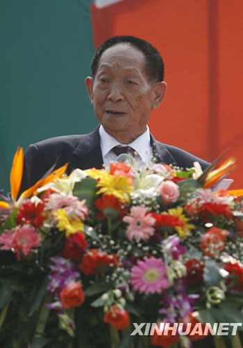 袁隆平談身價(jià)千億說法：用財(cái)富衡量科學(xué)家太低級(jí)