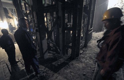 湖南冷水江礦山發(fā)生罐籠墜落事故26人死(圖)