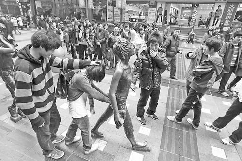 都市出現(xiàn)“閃玩族” 53.3％青年表示愿意嘗試