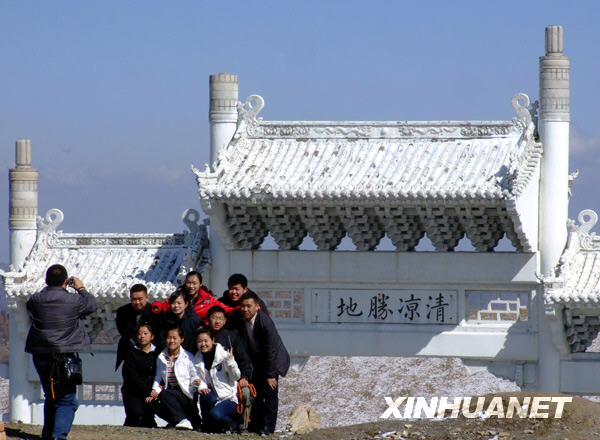 山西五臺山迎來今年第一場秋雪
