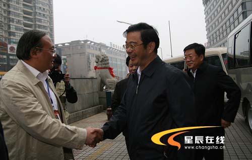 周強省長考察調研星辰在線 看好“影像中國”項目