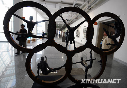 中國(guó)體育美術(shù)作品展在濟(jì)南開(kāi)幕[組圖]