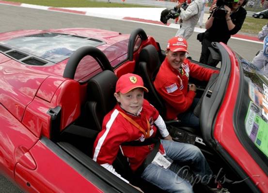 殘疾歌手報名競拍舒馬赫副駕被拒