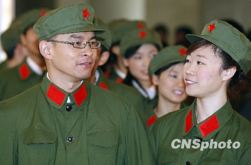 組圖：京城上演紅色集體婚禮