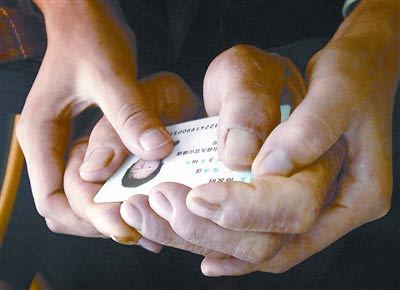 湖北荊州擬建雕塑紀念3名舍己救人大學生(圖)