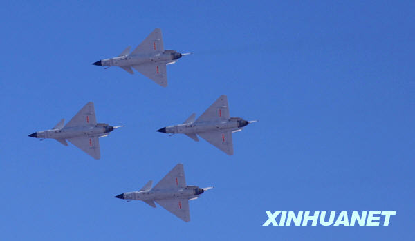 慶祝空軍成立60周年飛行和跳傘表演舉行首次預演