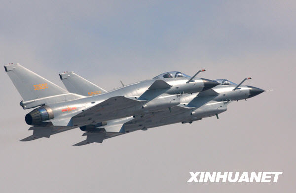 慶祝空軍成立60周年飛行和跳傘表演舉行首次預演