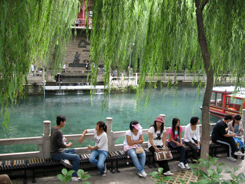 濟(jì)南：乘著古船賞名泉