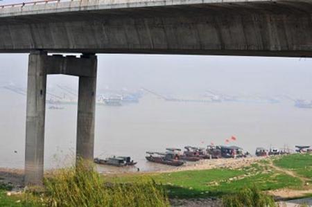 干旱致我國第二大淡水湖洞庭湖面積縮小一半