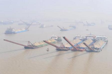 干旱致我國第二大淡水湖洞庭湖面積縮小一半