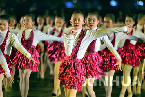 群眾藝術(shù)巡游彰顯桂林魅力