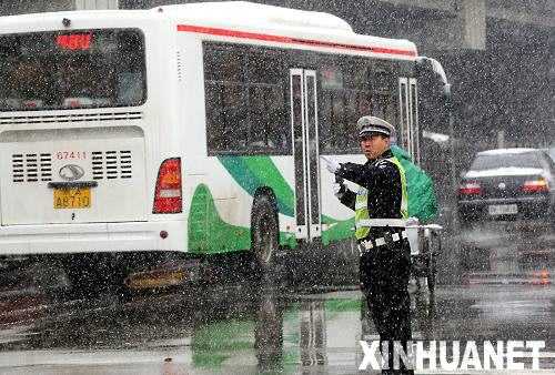 北京飛雪連三場氣溫一路低 交通受影響菜價上漲