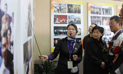 海內外永定客家鄉賢參觀捐資家鄉公益事業圖片展