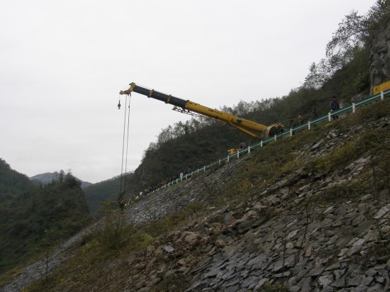 客車在貴州畢節翻車造成9死30傷(組圖)