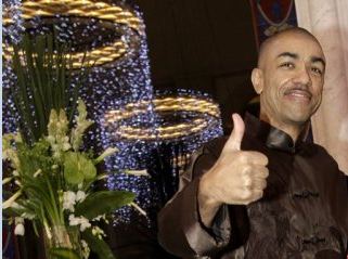 奧巴馬與弟弟在北京會面互相擁抱