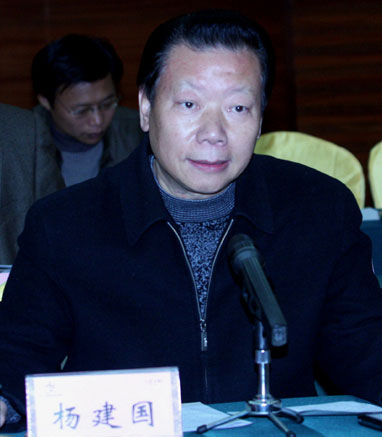 莫以宜春遠，江山多勝游