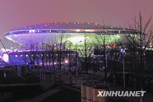 上海世博場館調試夜景燈光