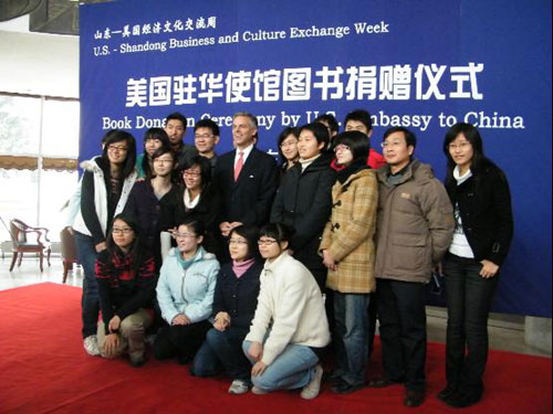 美國(guó)大使洪博培：我是孔夫子的學(xué)生