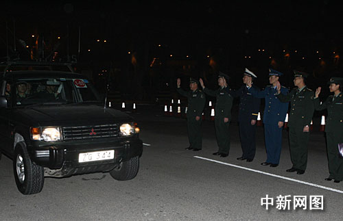 解放軍駐港部隊展開第12次建制單位輪換行動(圖)