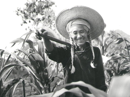 “白毛女”孫女當(dāng)村官 要實(shí)現(xiàn)三個心愿(組圖)