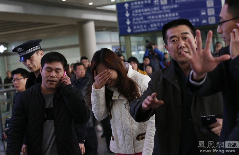 馬來西亞載154名中國人航班失聯 機場家人焦急等待