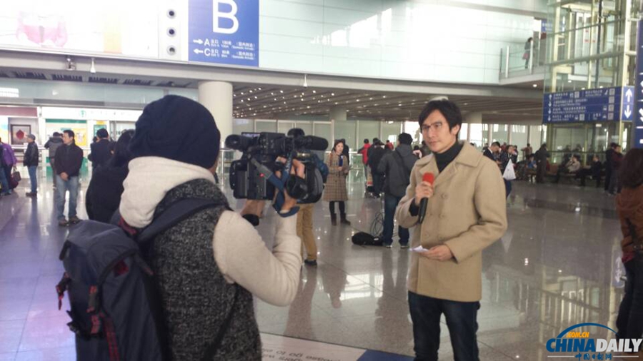 馬來西亞飛北京航班失聯(lián) 家屬和記者在機場焦灼等待